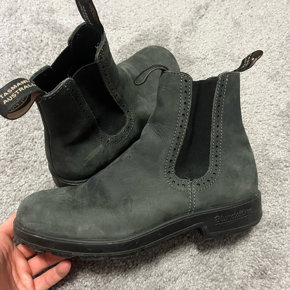 Gray Blundstones with black trim design- size 9.5 W (AU sizing 6.5)